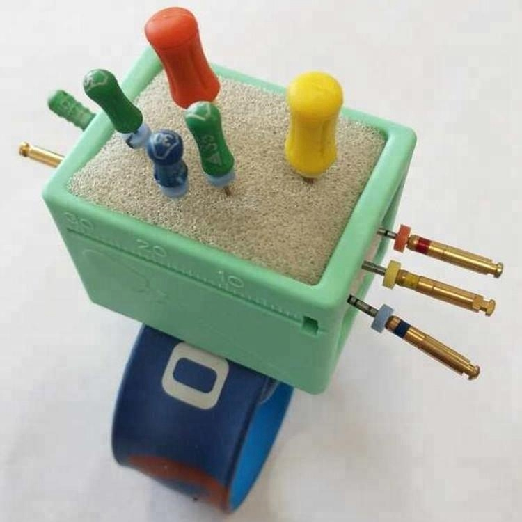 Un reloj Endo desinfectado y esterilizado de moda dental / suministros de piezas de mano dentales