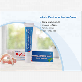 Una crema adhesiva para dentadura postiza de larga duración y adherencia súper