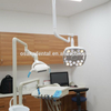 La lámpara/luz quirúrgica dental se puede instalar en la parte superior del techo