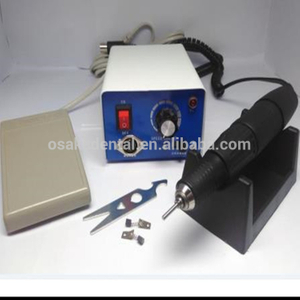 Un micromotor dental de equipo de laboratorio dental con pieza de mano de micromotor