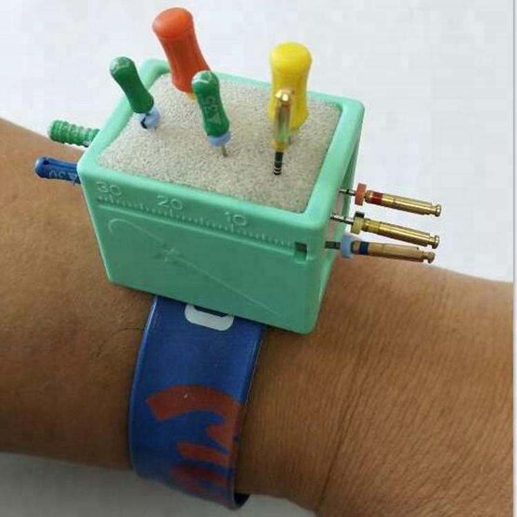 Un reloj Endo desinfectado y esterilizado de moda dental / suministros de piezas de mano dentales