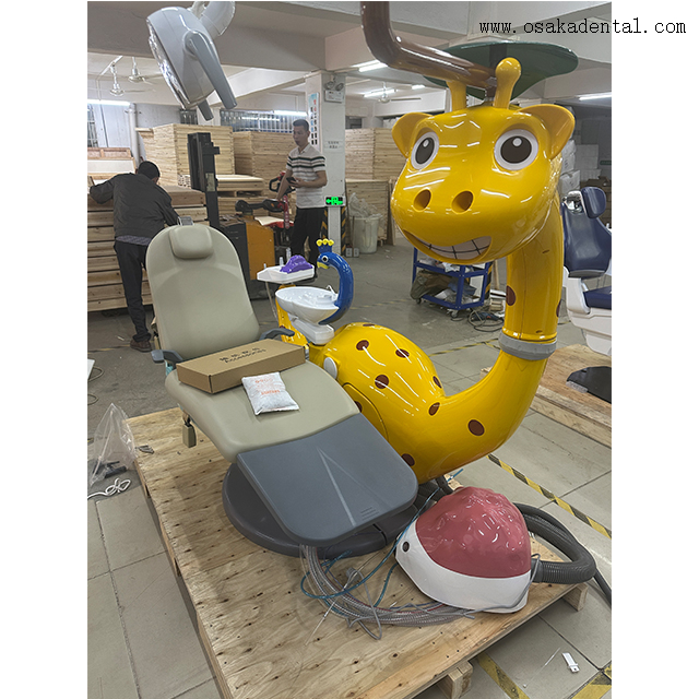 Sillón dental pediátrico en forma de jirafa con pantalla LCD interactiva