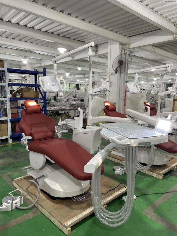 Sillón dental avanzado con posicionamiento con memoria integrada y pedal multifunción