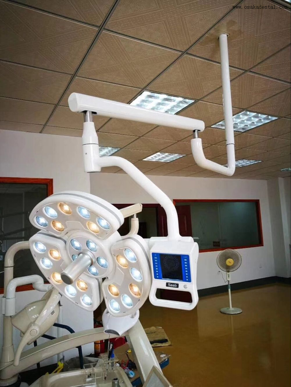 26 LED-Bulbs Dental LED Planting Lámpara de implante con carrito móvil