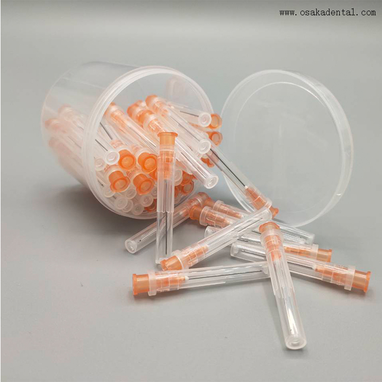 La clínica dental utiliza la aguja de irrigación endo en un paquete no estéril
