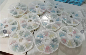 Poste de fibra Dental, diferencia de color, poste de fibra recta en caja redonda