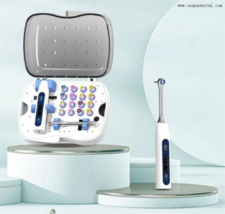 Llave para implantes dentales con herramientas.