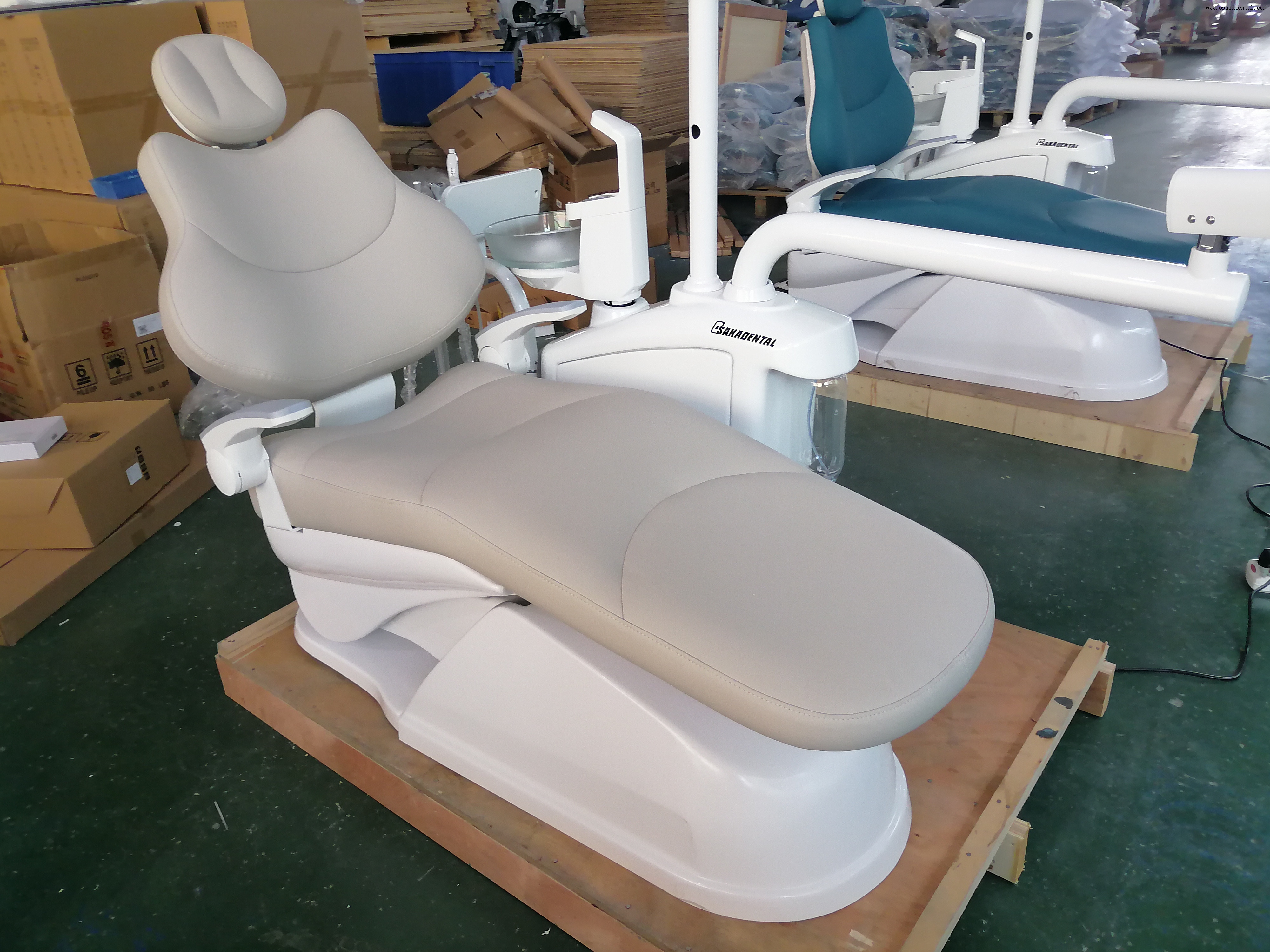 Sillón dental ergonómico ajustable con luz LED y sistema hidráulico