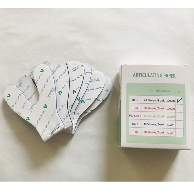 Nueva boca completa articulando papel azul y rojo.