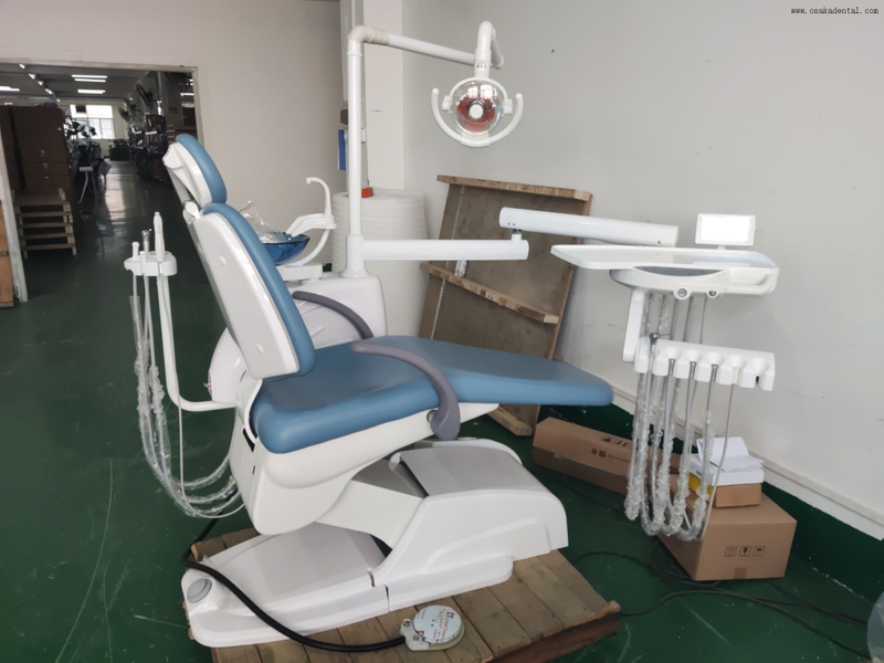 Sillón de tratamiento dental integrado por LED con iluminación ajustable para procedimientos de precisión