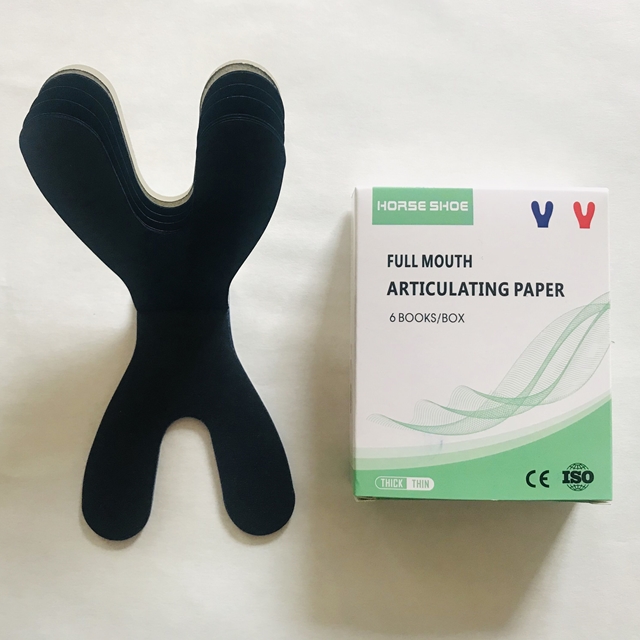 Nueva boca completa articulando papel azul y rojo.