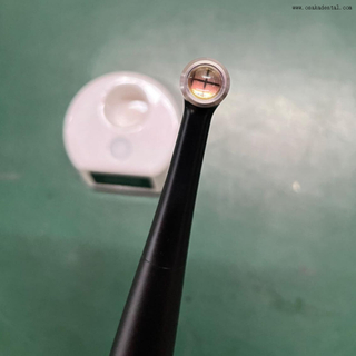 Lámpara de curado con protección contra cortocircuitos para uso dental