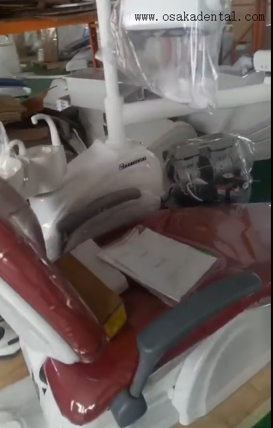 Sillón dental LED ajustable con tapizado antimicrobiano para higiene clínica