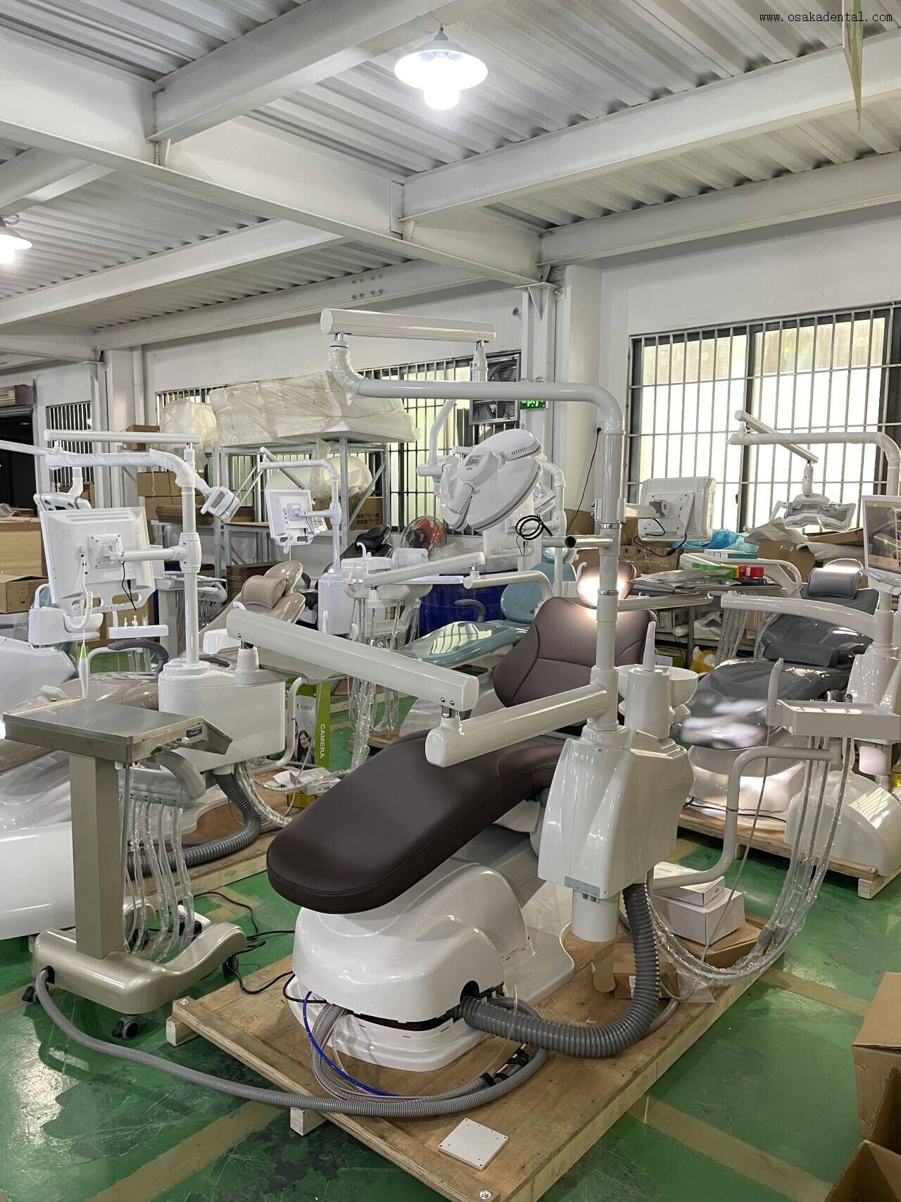 Los beneficios del uso de luces LED en la cirugía de implantes dentales