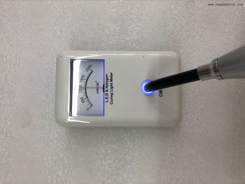 Cuerpo de plástico económico 1200mw / cm² Luz de curado dental