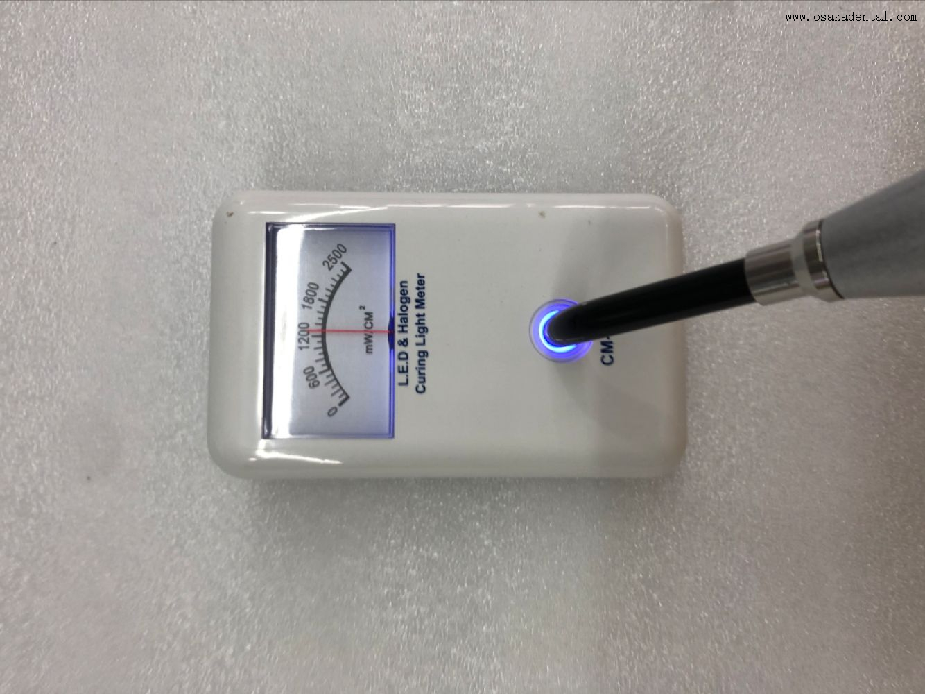 Cuerpo de plástico económico 1200mw / cm² Luz de curado dental