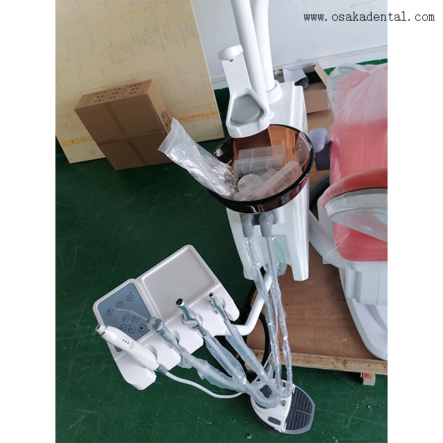 Sillón dental de lujo con bandeja para instrumentos montada en la parte superior 