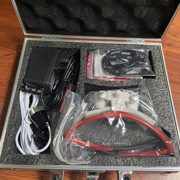 Loup dental de embalaje en caja de metal con luz LED de cabeza 2,5X