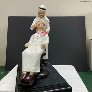 Figura de médico de resina dental profesional para demostración clínica