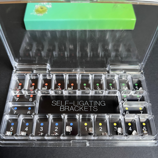 Soporte monobloque de autoligado en Clínica Dental