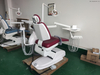 Sillón de tratamiento dental integrado por LED con iluminación ajustable para procedimientos de precisión