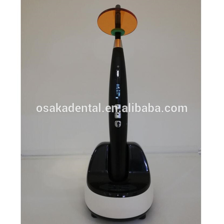 Una luz de curado led dental de 3 segundos con luz azul