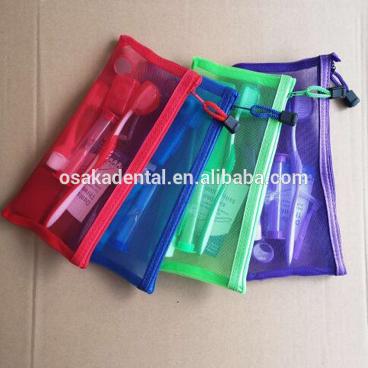 Un kit de ortodoncia dental con cepillo y espejo