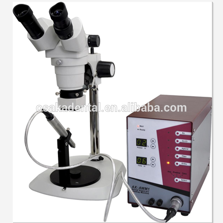 Una máquina de soldar con microscopio