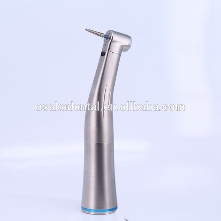 Una pieza de mano dental contra ángulo con fibra óptica