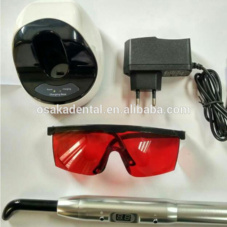 Una luz de curado led dental de 3 segundos con luz azul