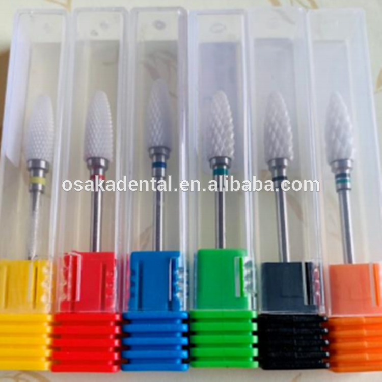 Una fresa de pulido de uñas de cerámica