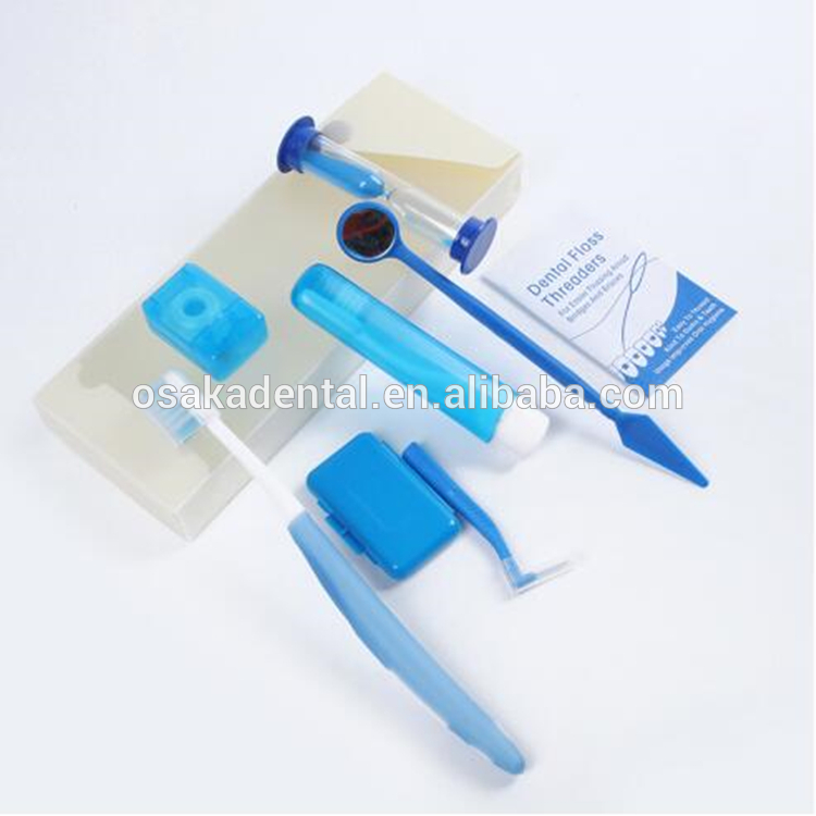 Un kit de ortodoncia dental con cepillo y espejo