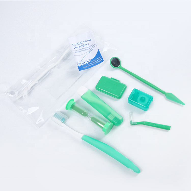 Un kit de ortodoncia dental con cepillo y espejo