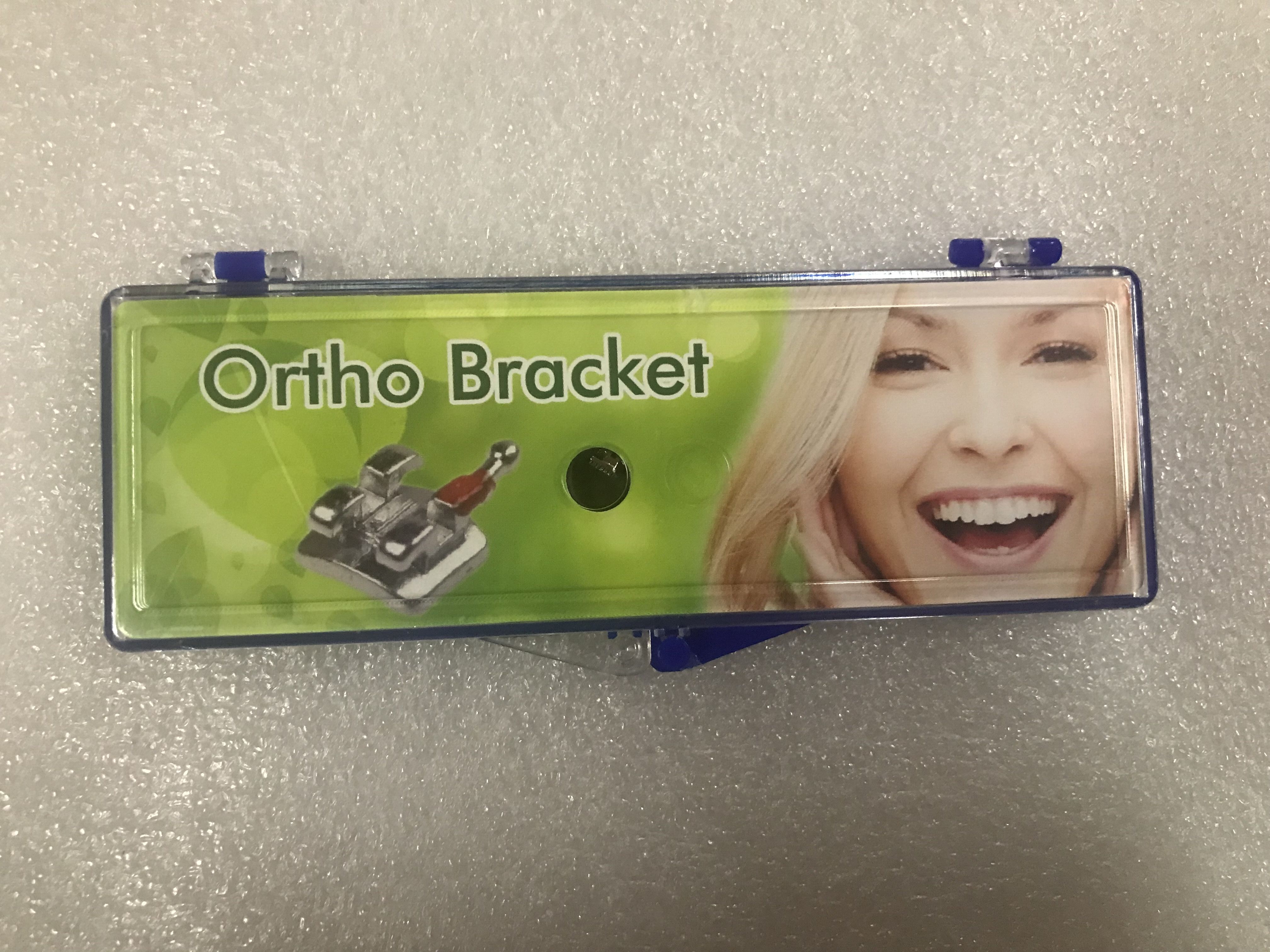 Brackets dentales de ortodoncia Brackets de cerámica populares en América del Sur